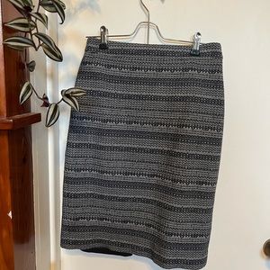 Ann Taylor Woven/Tweed Pencil Skirt Size 0, in Navy & White